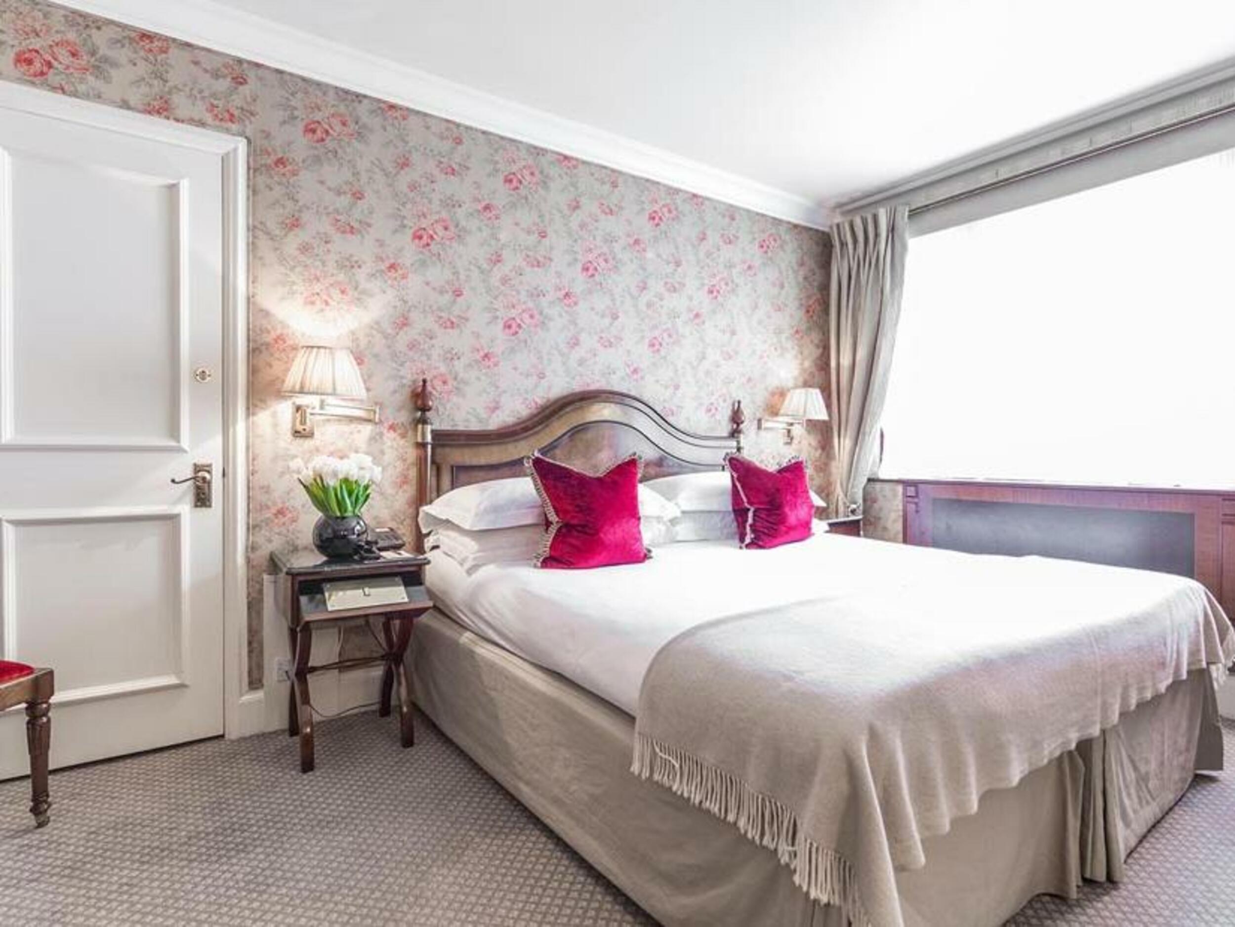 SUPERIOR, DOUBLE OR TWIN BED