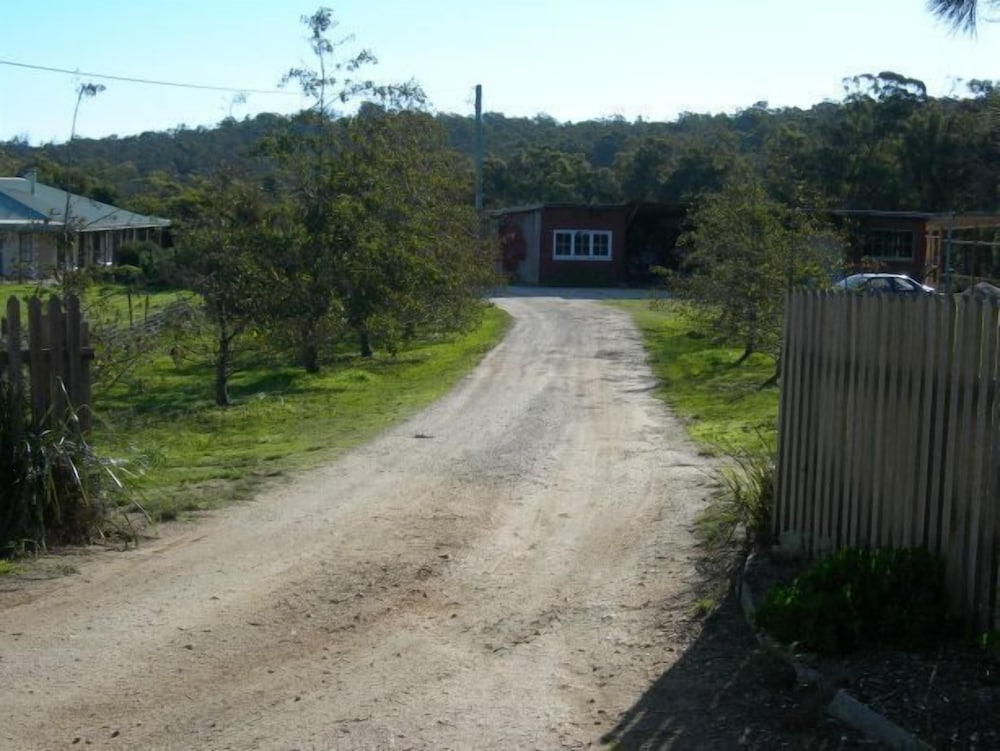 PLATYPUS PARK COUNTRY RETREAT 49/57