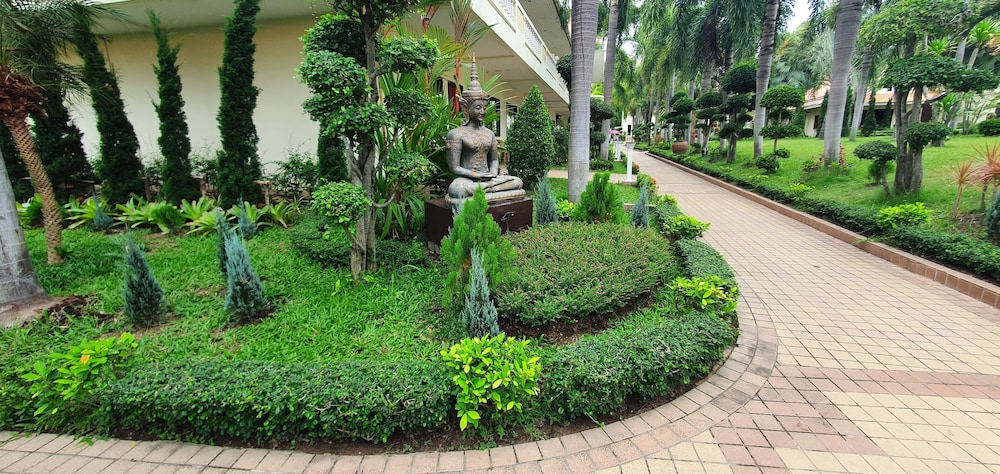 Thai Garden Resort 95/105