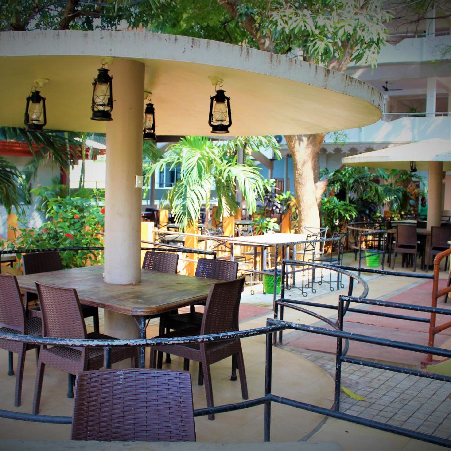 Green Grass Hotel & Restaurant 28/37