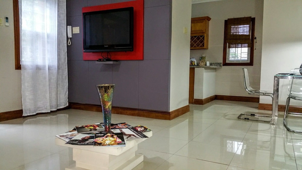 Modern London Decor Guest Apartments 50/50