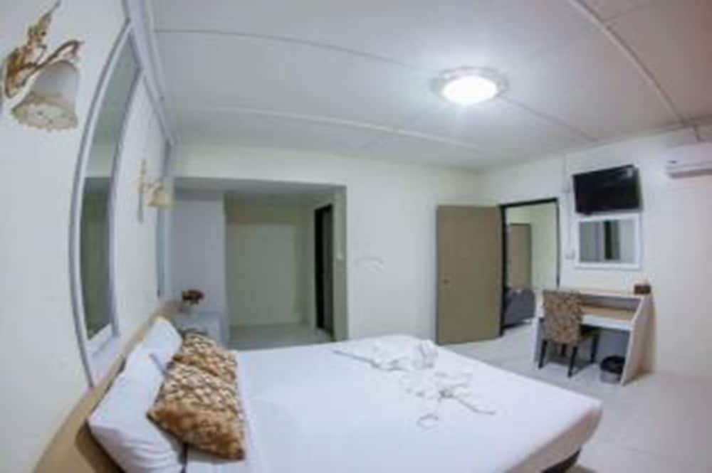 The Train Hotel Hatyai 20/67