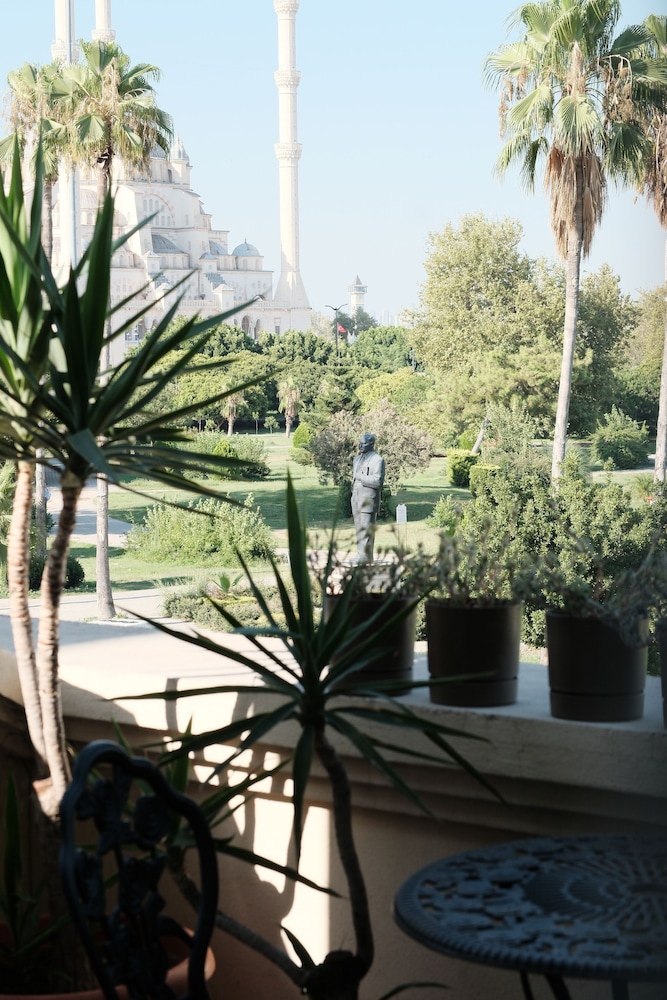 Bosnali Hotel 73/75