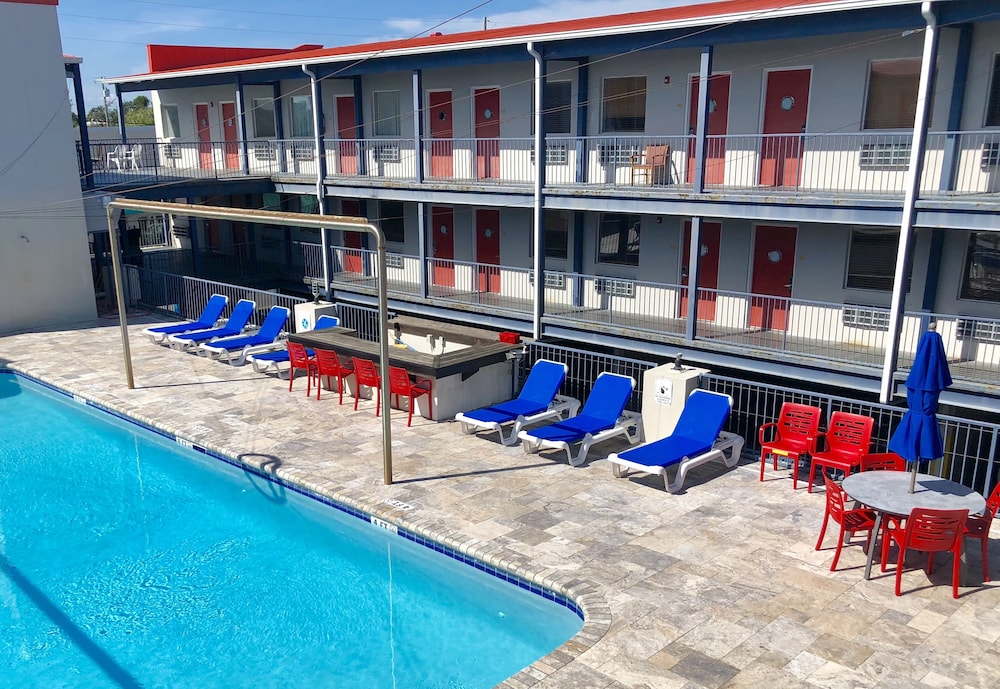 Sea And Breeze Hotel And Condo 11/49