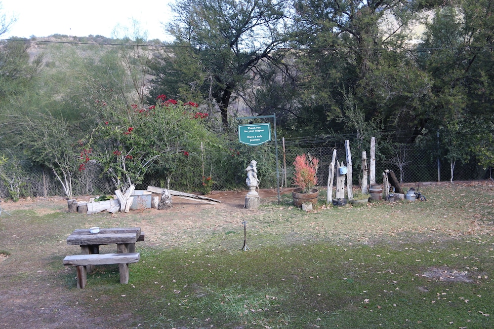 Aan Die Oewer Guest House 37/42