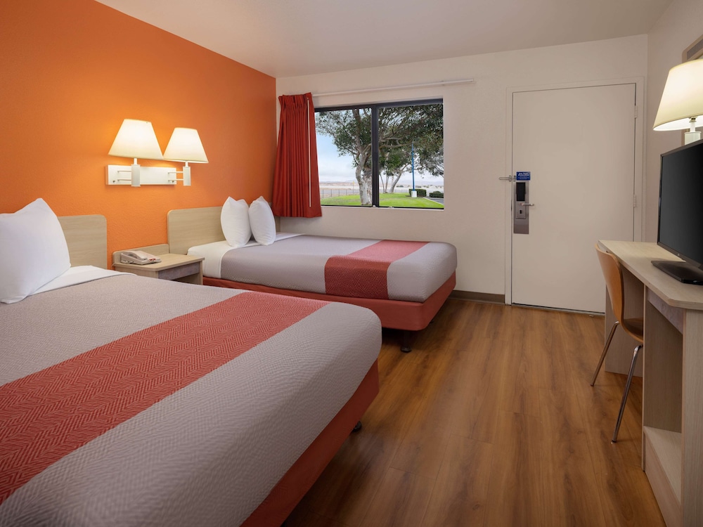 Motel6 Santa Maria, CA - North 23/43