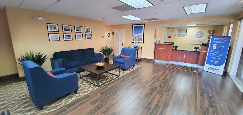 Comfort Inn & Suites Near Universal - N. Hollywood - Burbank 54/68
