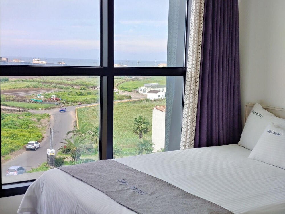 Sky Hotel 16/52