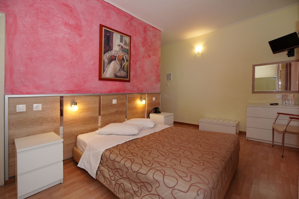 SOCRATES HOTEL 14/44