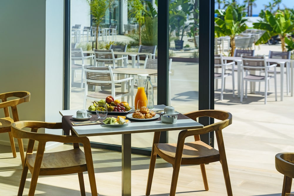 Cabogata Beach Hotel Spa 49/68