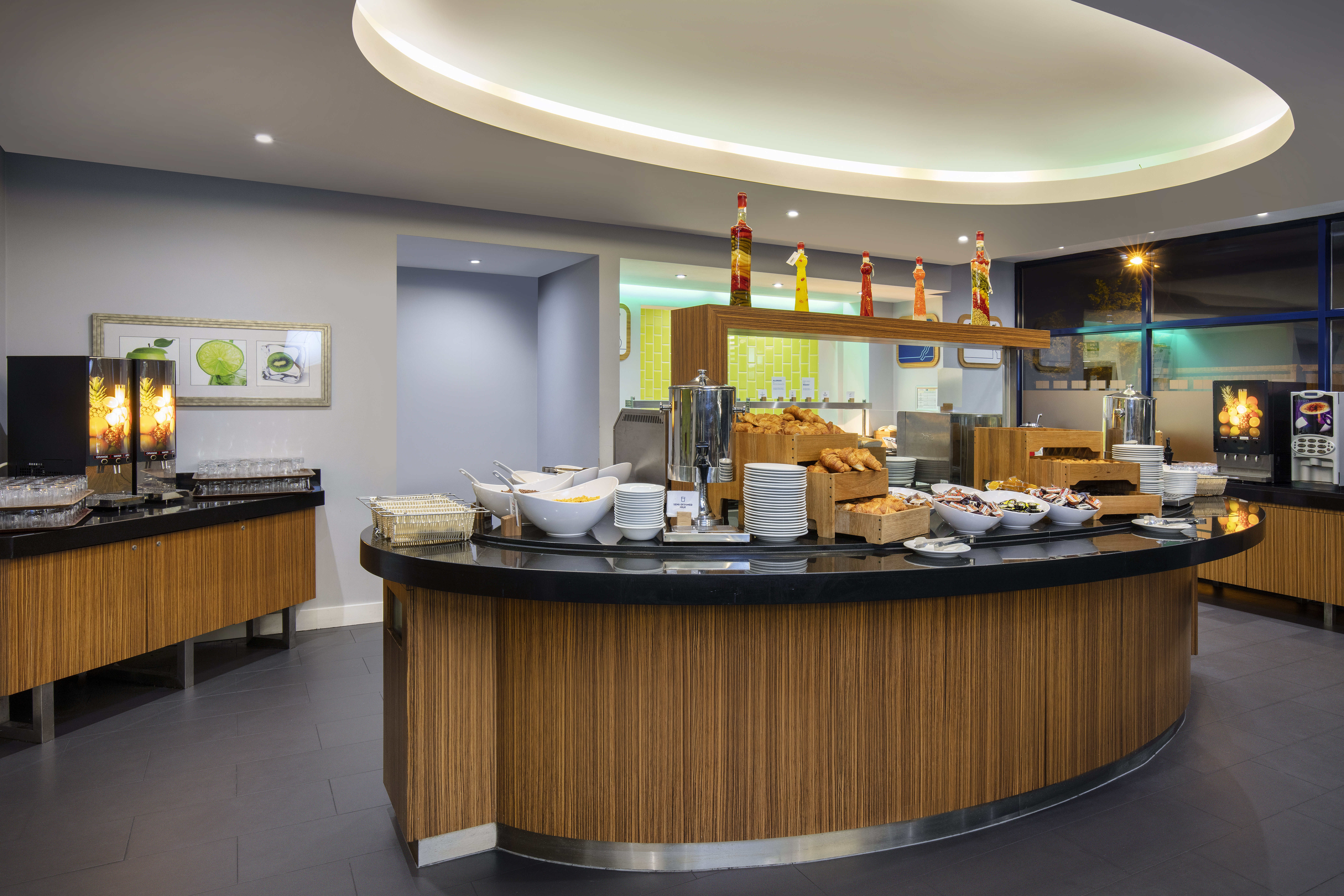 Holiday Inn Express London Heathrow T5 17/70