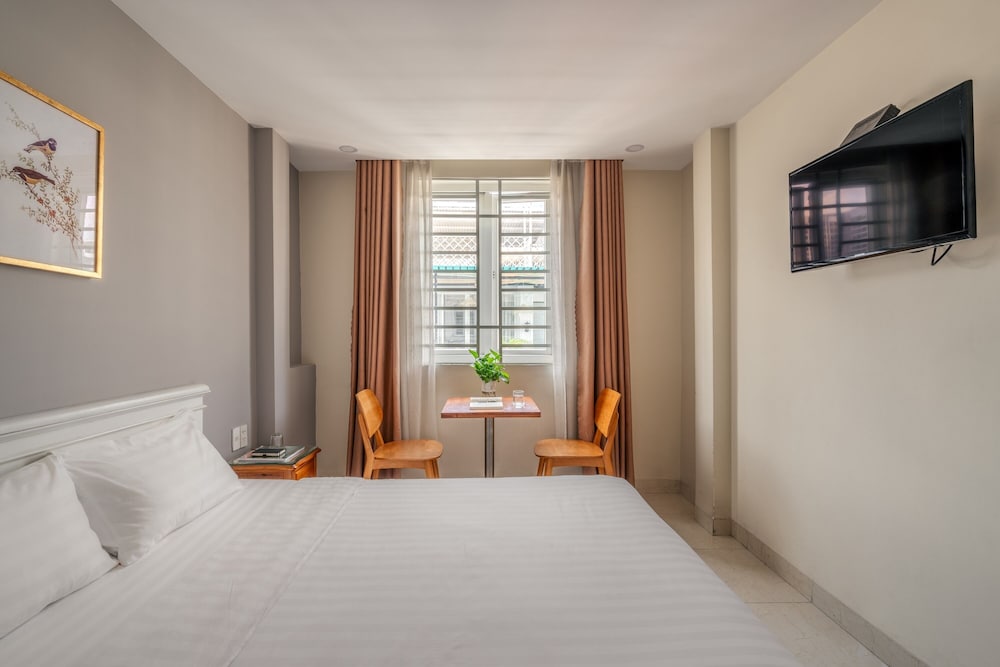 ROOM, DOUBLE BED
