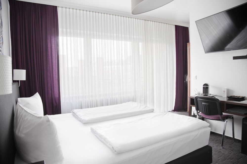 Hotel Les Nations 30/77