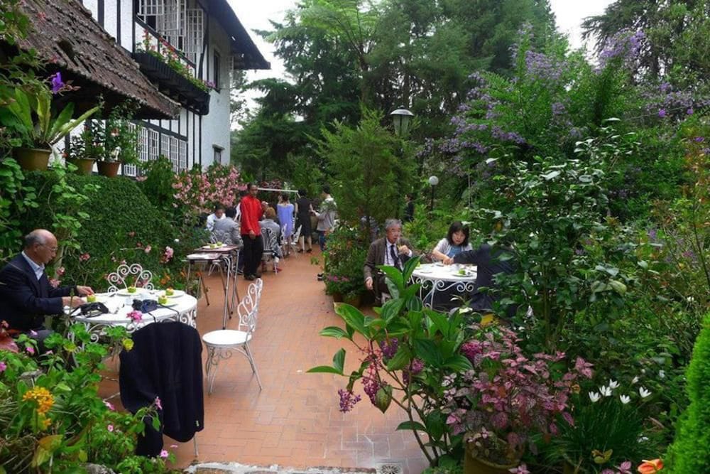 THE SMOKEHOUSE HOTEL 41/50