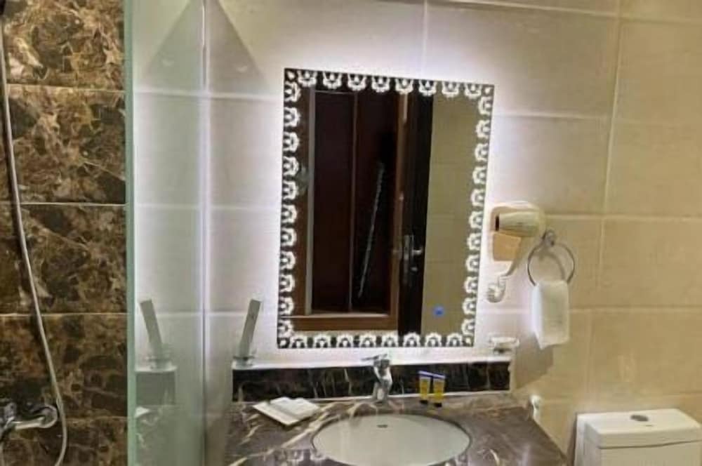 فندق برادايس ان جدة(Paradise Inn Jeddah) 151/152