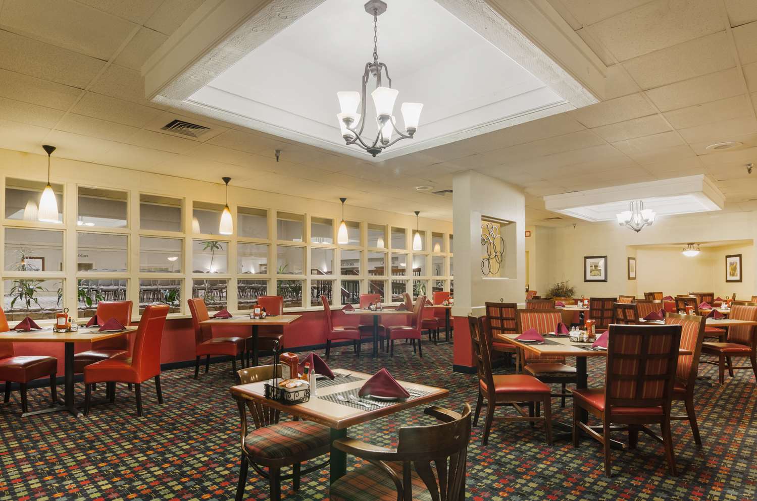 Red Lion Hotel Conference Center Cheyenne 38/65