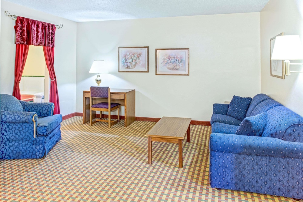 Super 8 by Wyndham Mt. Vernon OH 17/31