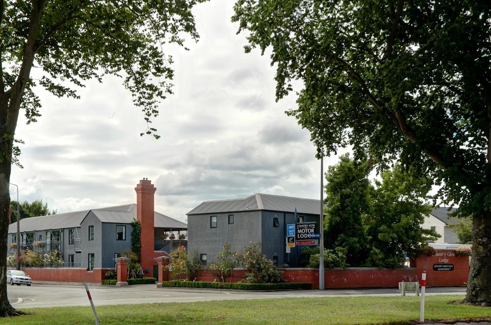 Country Glen Lodge 64/69