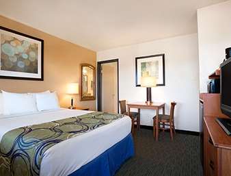Days Inn By Wyndham Encinitas Moonlight Beach 12/46