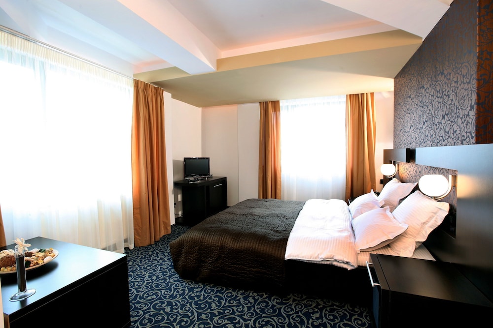 EXECUTIVE, DOUBLE BED