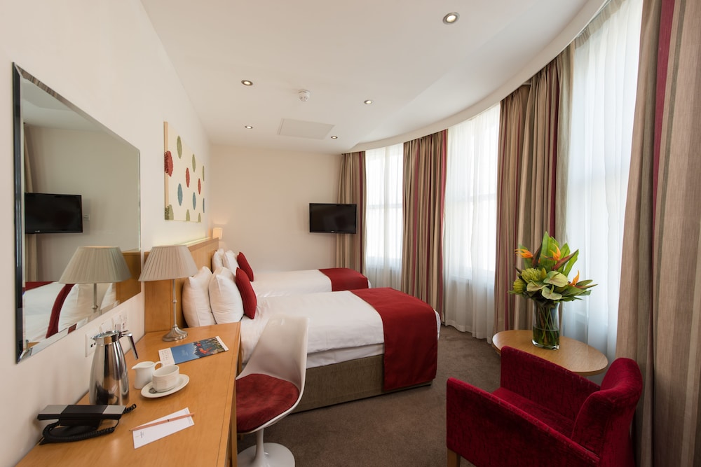 PARK INTERNATIONAL HOTEL 30/71