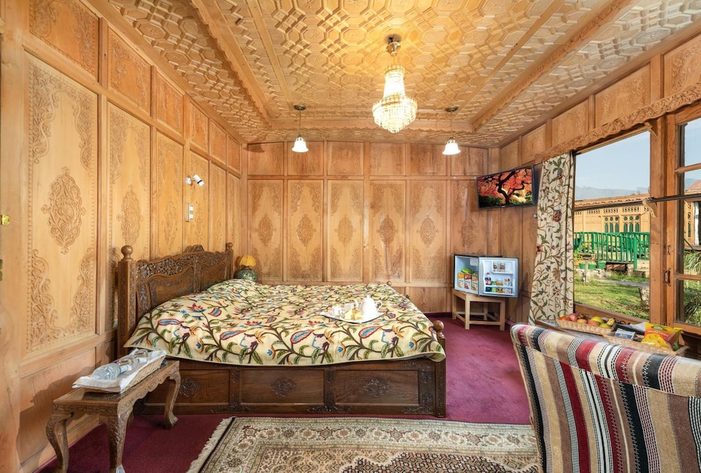WelcomHeritage Gurkha Houseboats 19/35