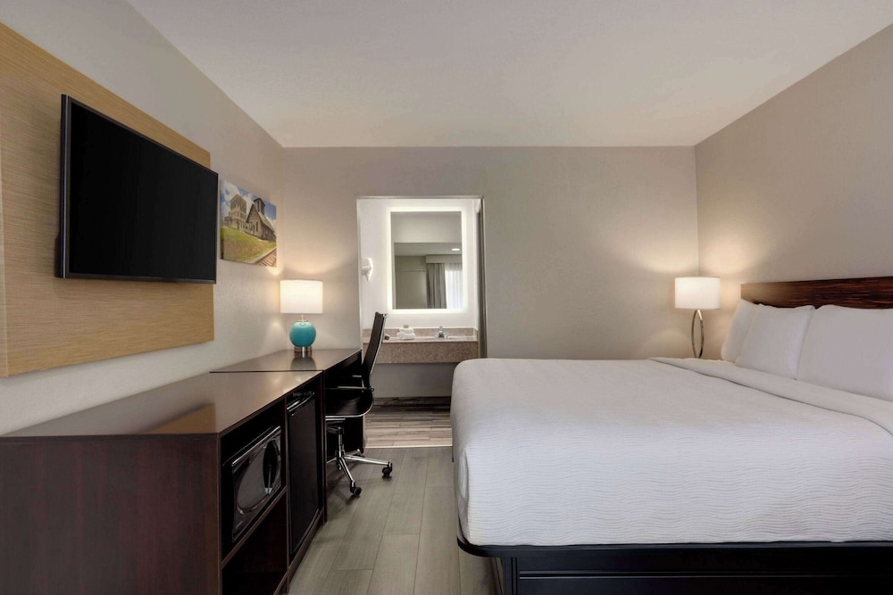 Baymont by Wyndham Emporia VA 13/39