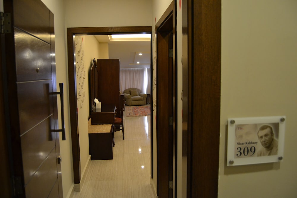 PLATINUM HOTEL 8/45