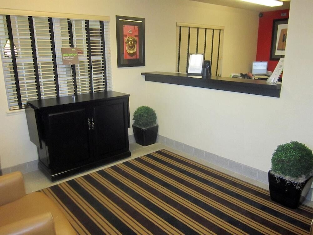 Lobby at Studio 6 Suites Sacramento Northgate CA, SACRAMENTO - CA