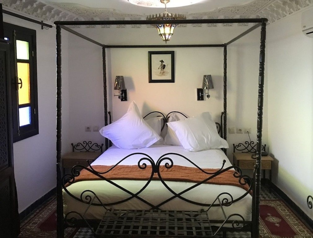 Suite, 1 Queen and 1 Single Bed