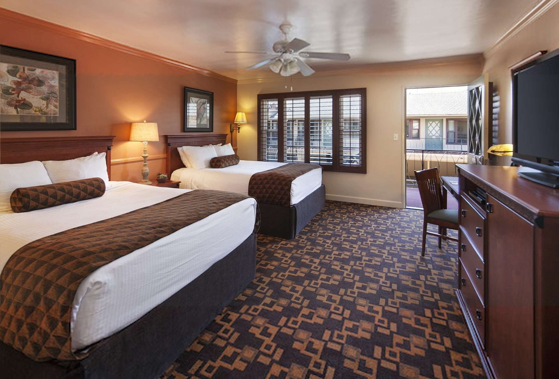 STANDARD, 2 QUEEN BEDS