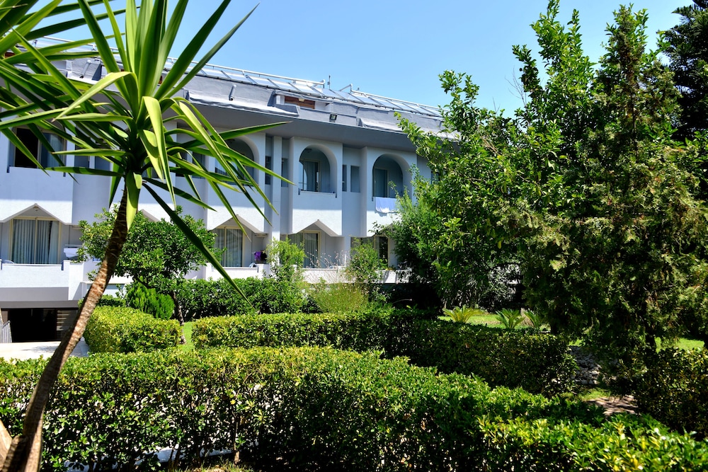 Fame Beach Hotel 36/40