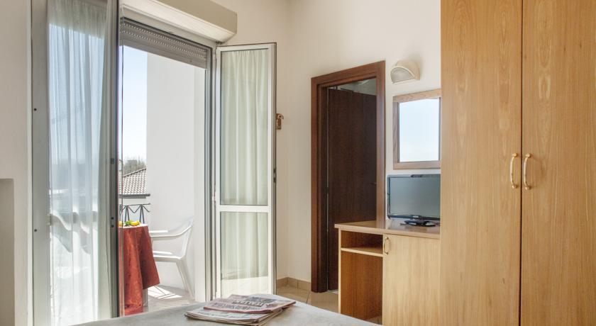Hotel Lungomare Cervia 18/36
