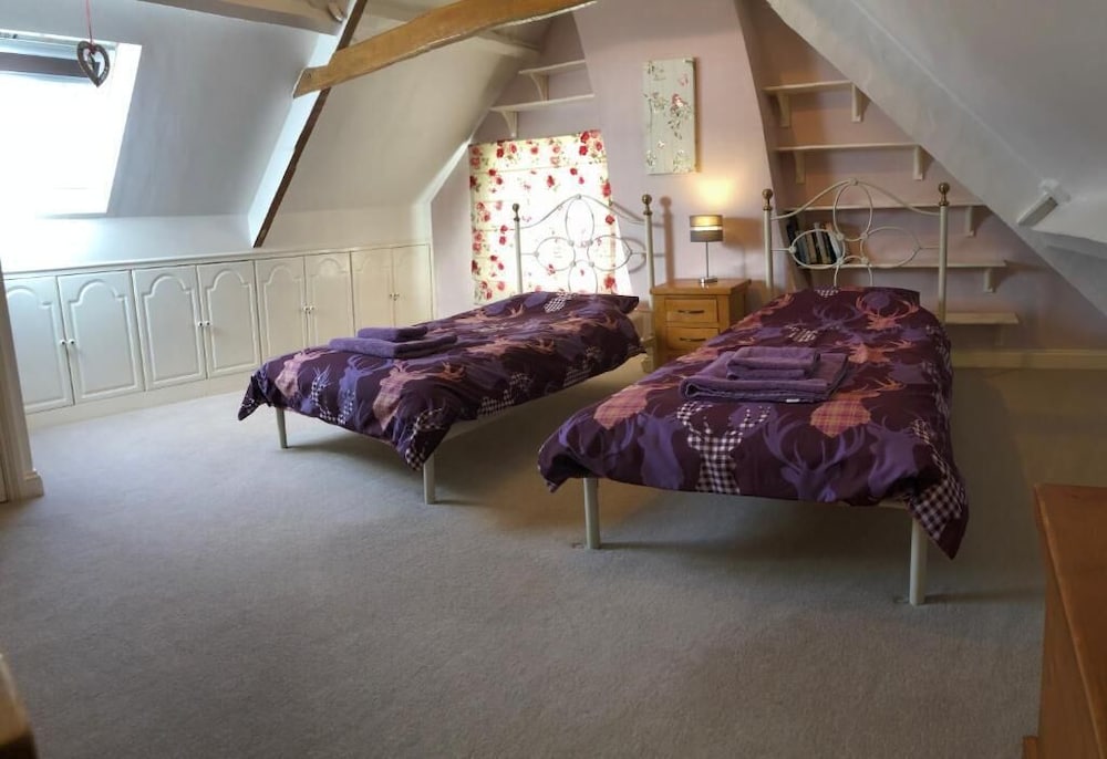 Ceilidh Cottage 32/48