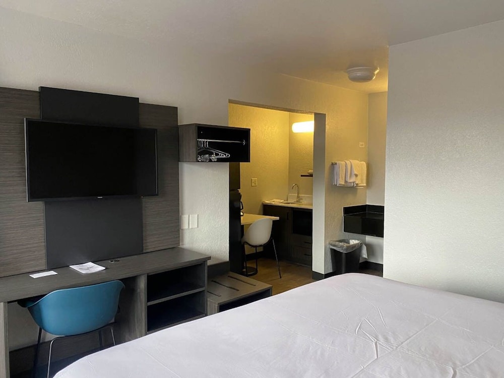 Motel6 Albuquerque, NM - Midtown 20/50