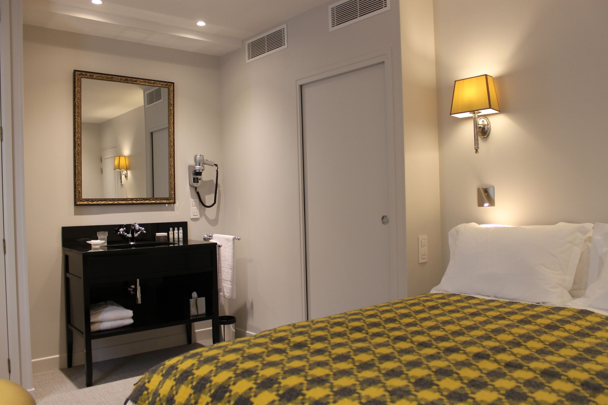 غرفة سوبيريور بسريرين منفصلين، My Home In Paris Hotel 2/2