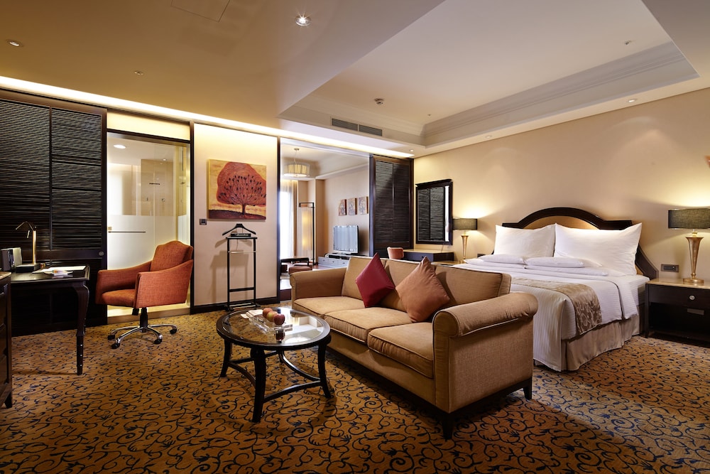 E-Da Royal Hotel 44/66