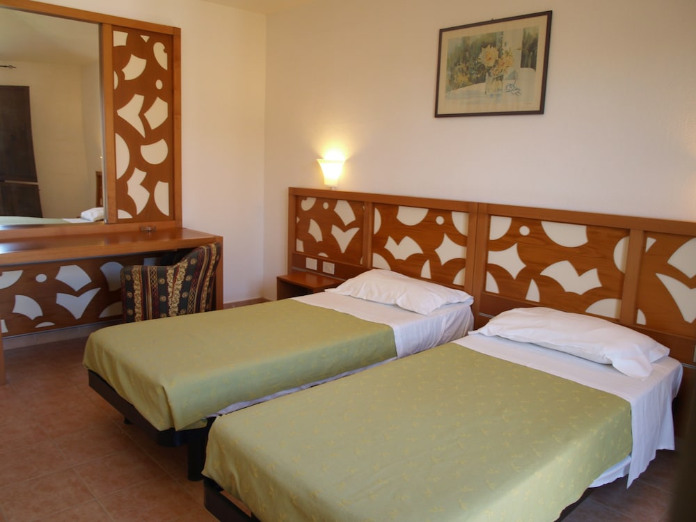 Club Esse Gallura Beach Village 7/31