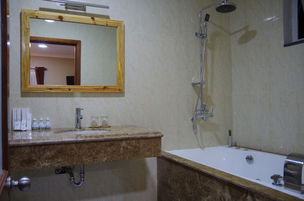 Ngoc Chau Hotel 55/60