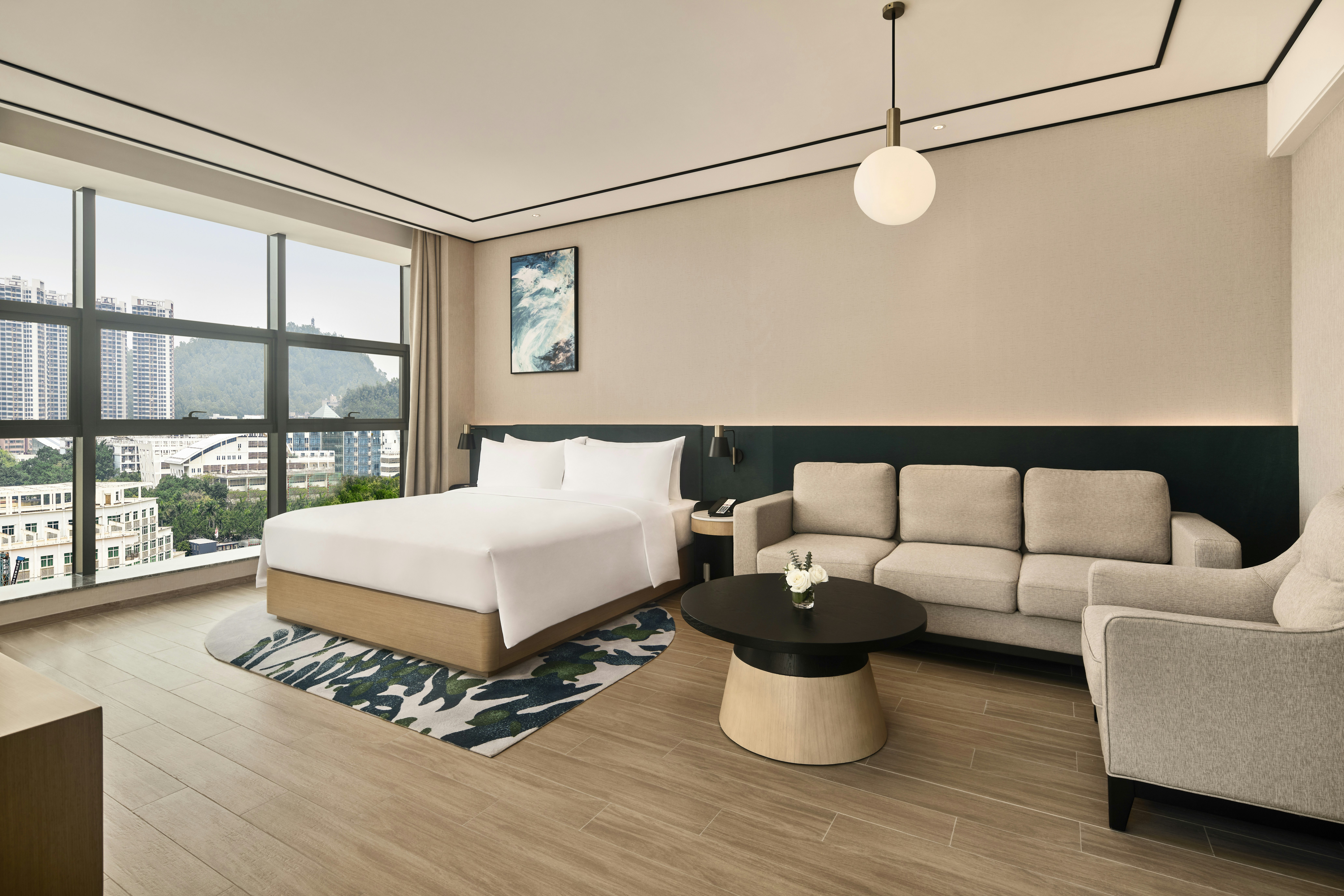 DELUXE, KING BED