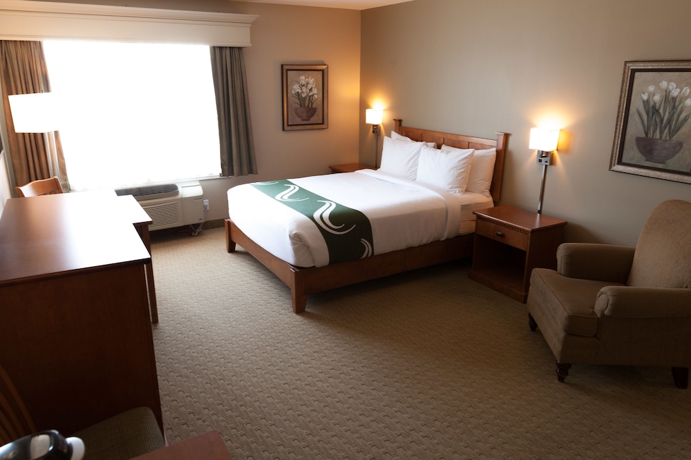 Amsterdam Inn & Suites, an Ascend Collection Hotel 5/28