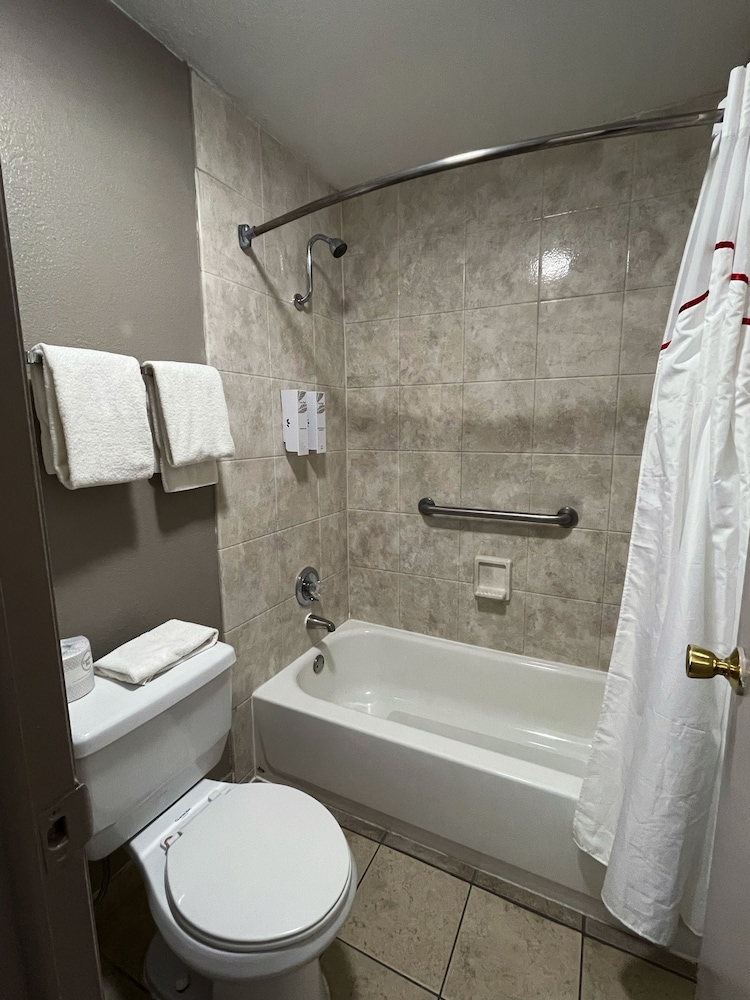Econo Lodge Childress, TX 48/51