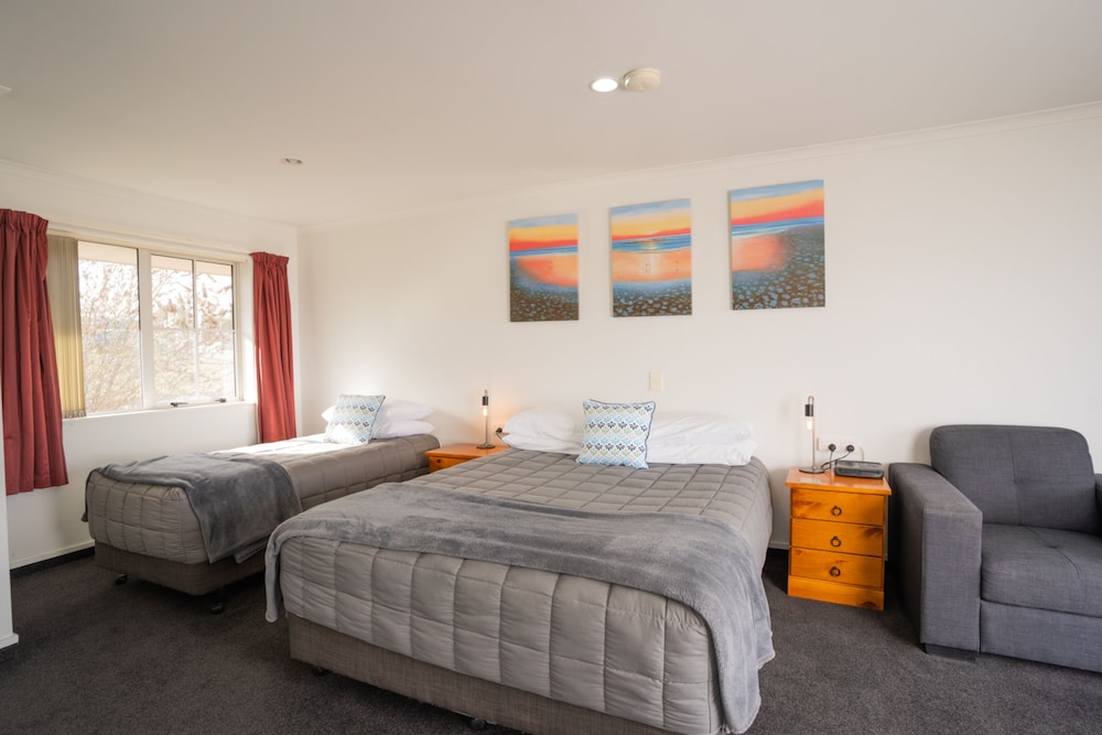 Spa, Studio, 1 Queen and 1 Single Bed