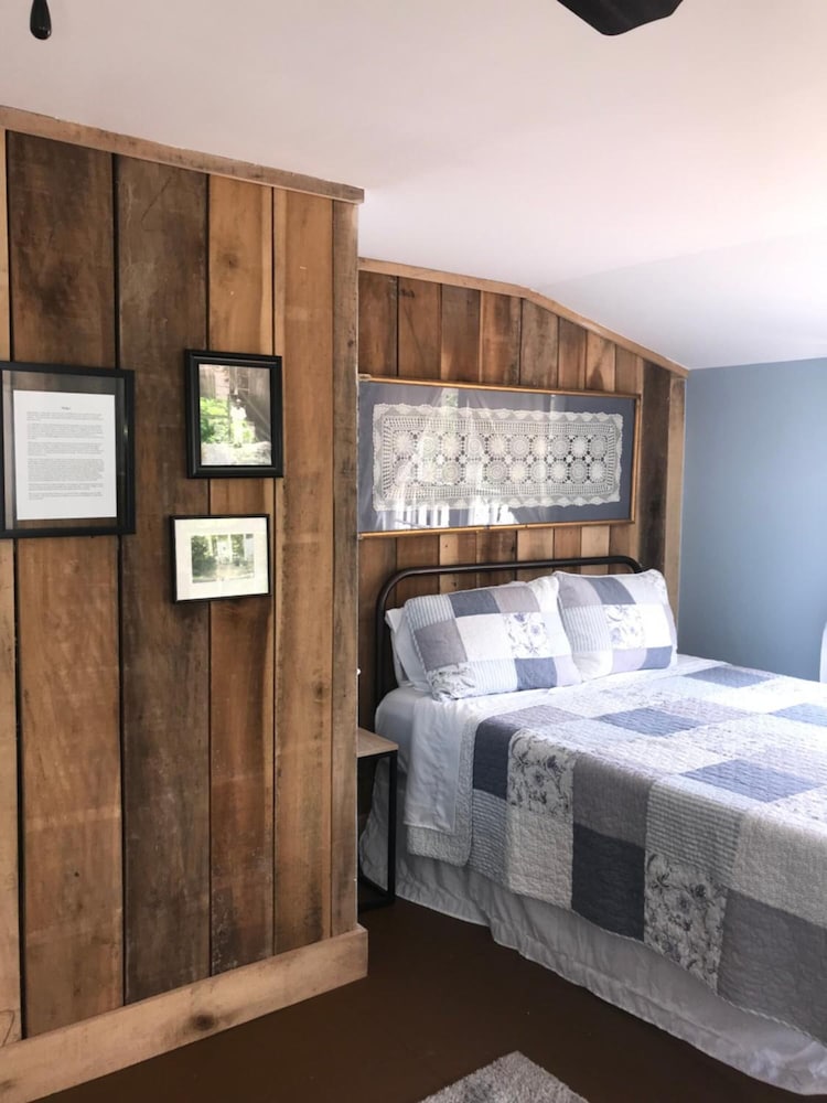 Riverboat Bed & Breakfast 7/43