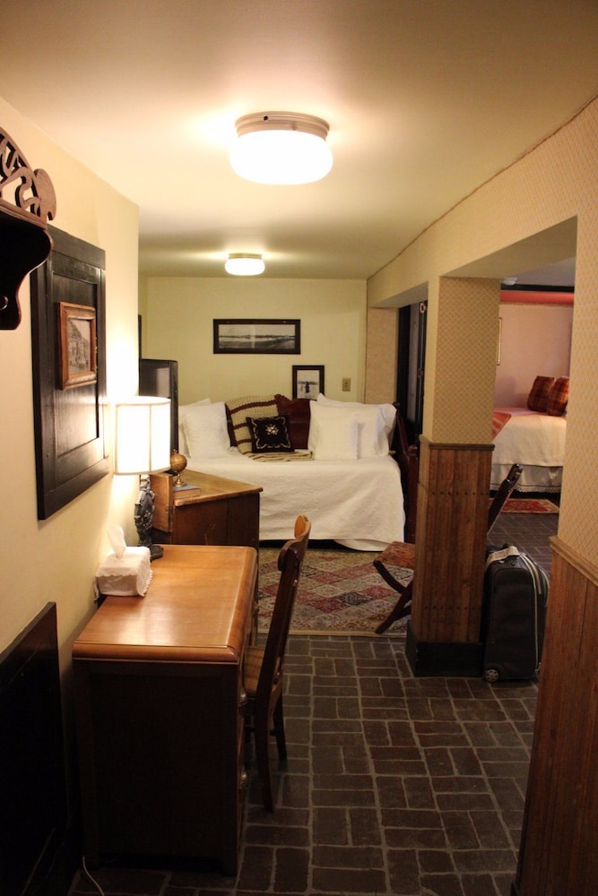 Alaska Heritage House 52/74