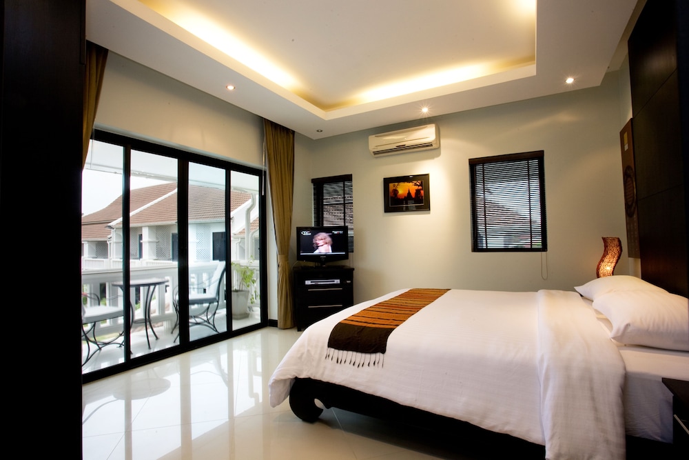 PALM GROVE RESORT 6/42