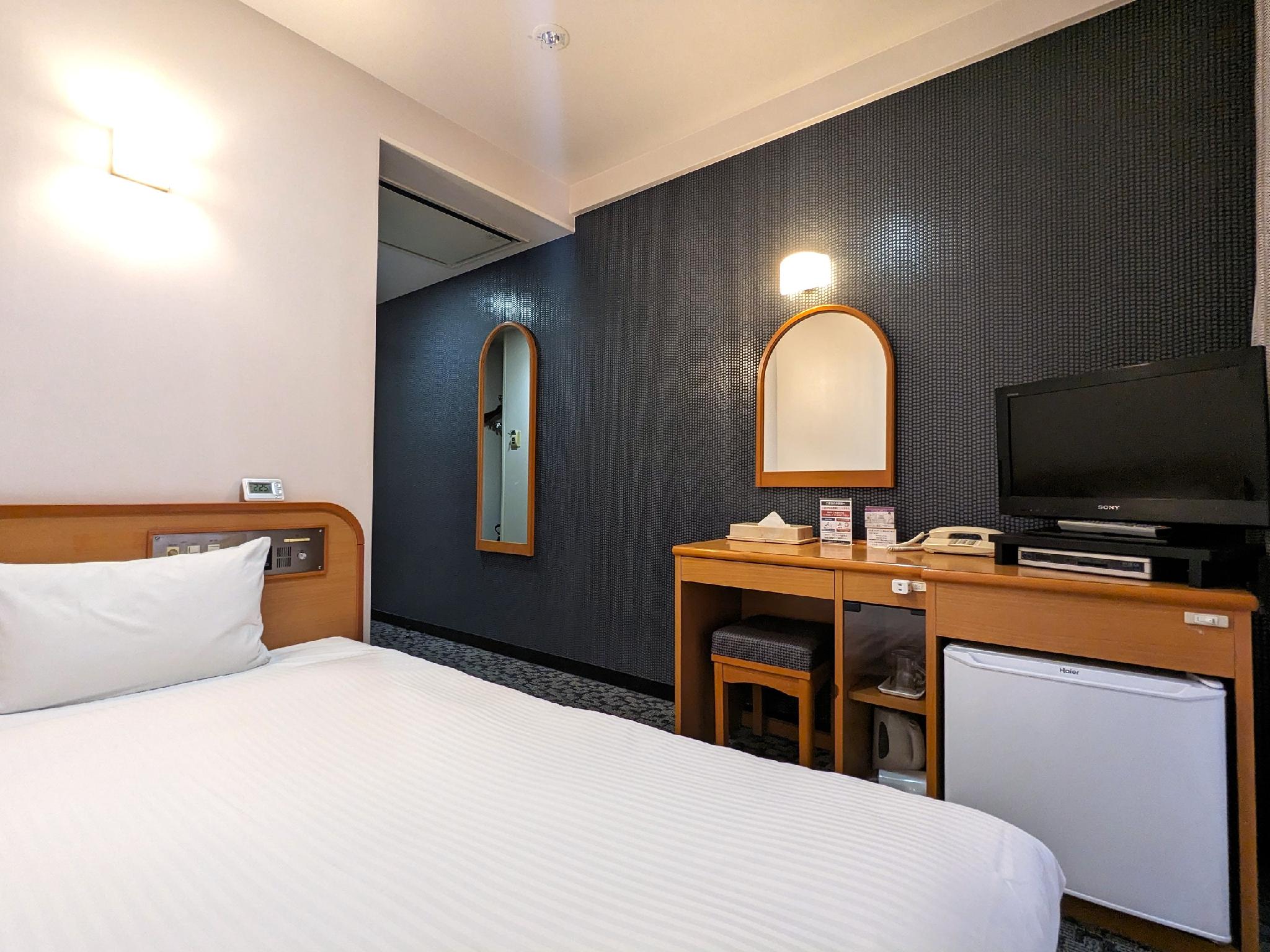Semi Room, Single, Semi Double Bed