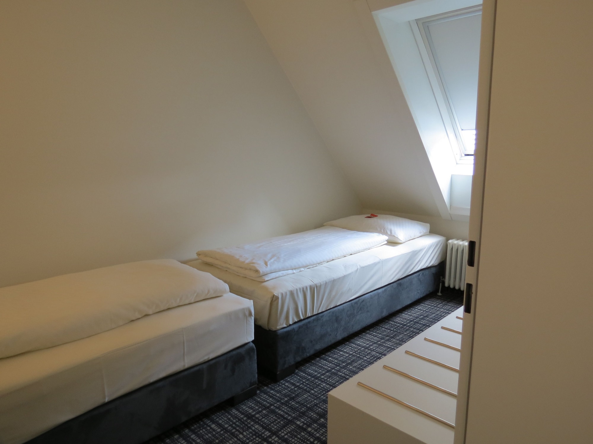 2 Bedrooms, Family, King and Twin Beds