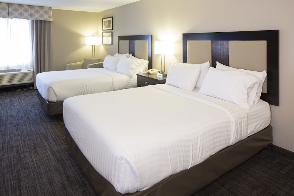 Holiday Inn Express Suites St Joseph 13/69