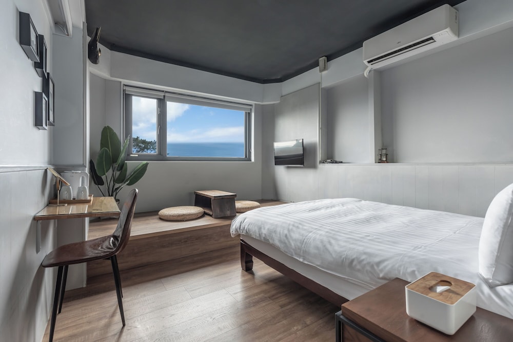 SUPERIOR, DOUBLE BED, SEA VIEW